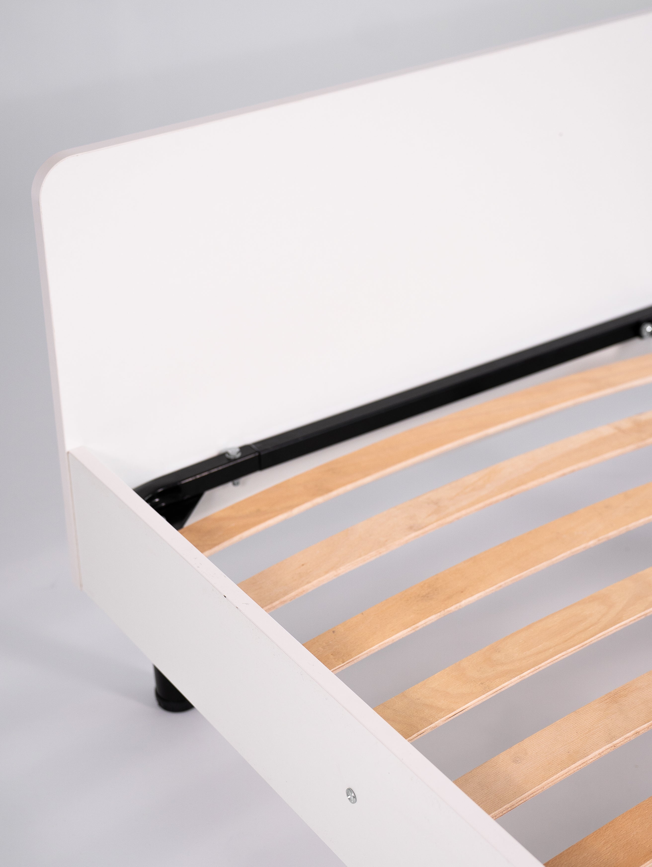 Bed 140x200 white metal frame with adjustable legs strong SVL Furniture